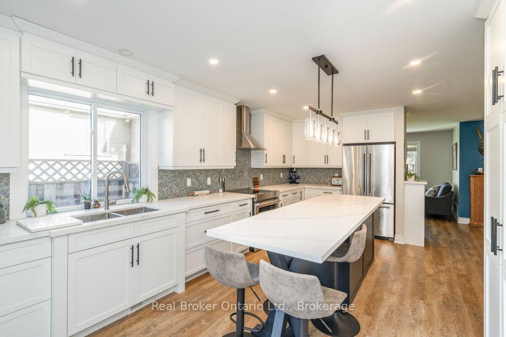 Photo 7 of 22 Burton Crescent, Springwater, Elmvale — HOMEH
