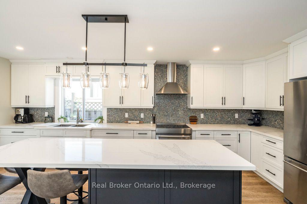 Photo 8 of 22 Burton Crescent, Springwater, Elmvale — HOMEH