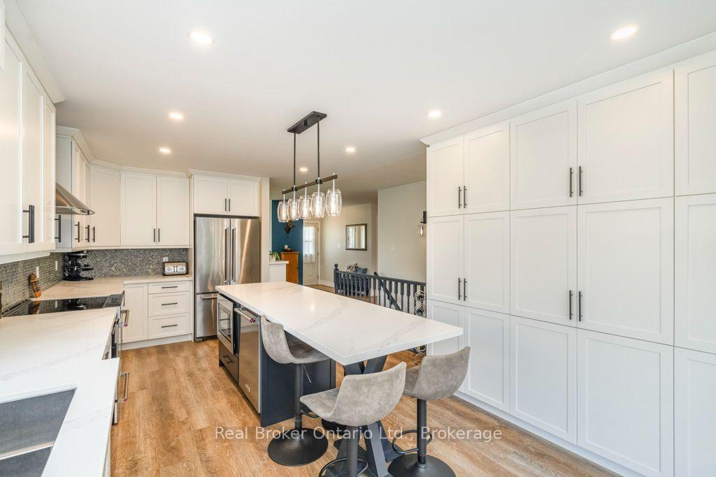 Photo 9 of 22 Burton Crescent, Springwater, Elmvale — HOMEH