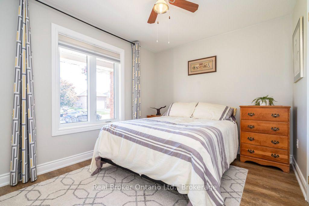 Photo 10 of 22 Burton Crescent, Springwater, Elmvale — HOMEH