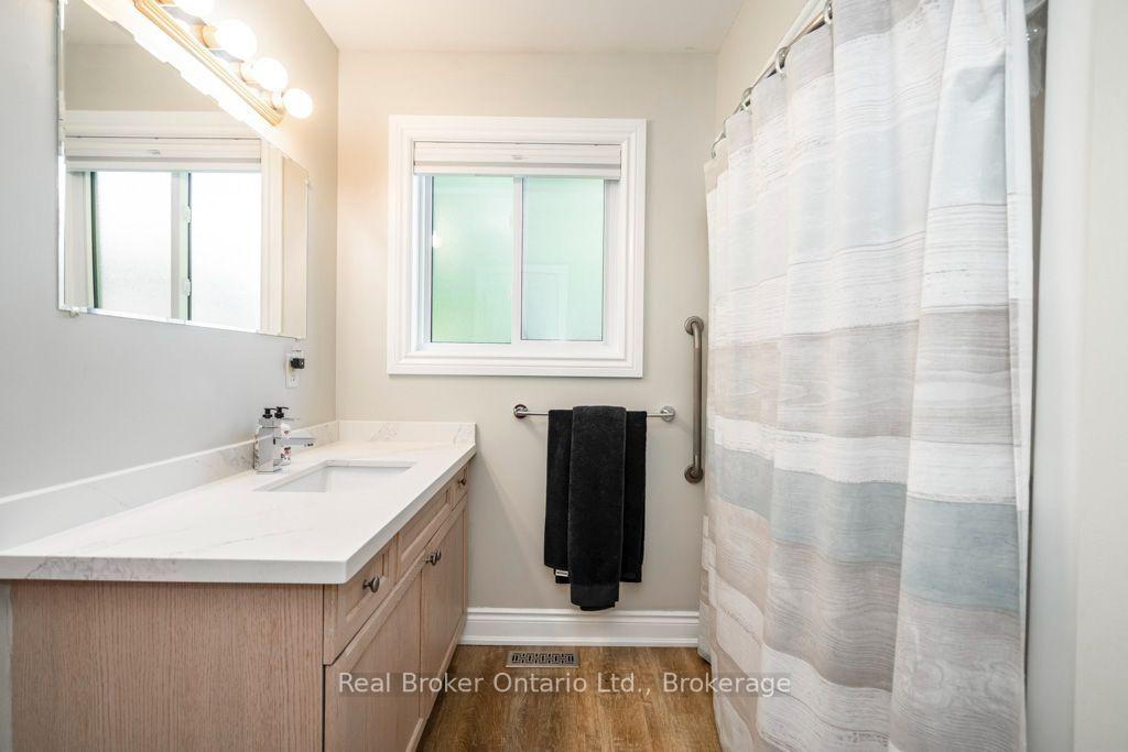 Photo 13 of 22 Burton Crescent, Springwater, Elmvale — HOMEH