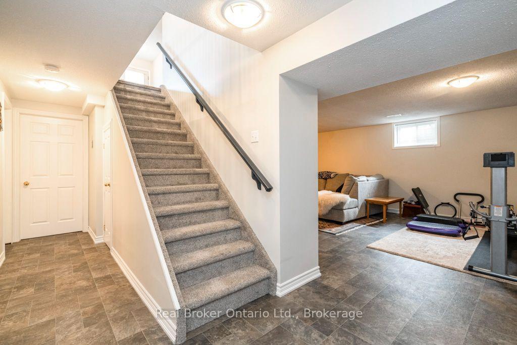 Photo 16 of 22 Burton Crescent, Springwater, Elmvale — HOMEH