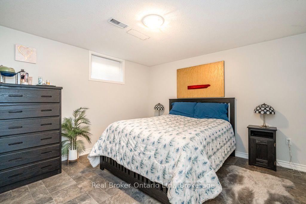 Photo 20 of 22 Burton Crescent, Springwater, Elmvale — HOMEH