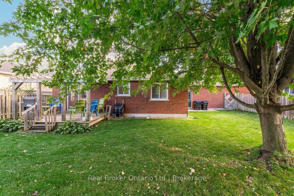 Photo 24 of 22 Burton Crescent, Springwater, Elmvale — HOMEH