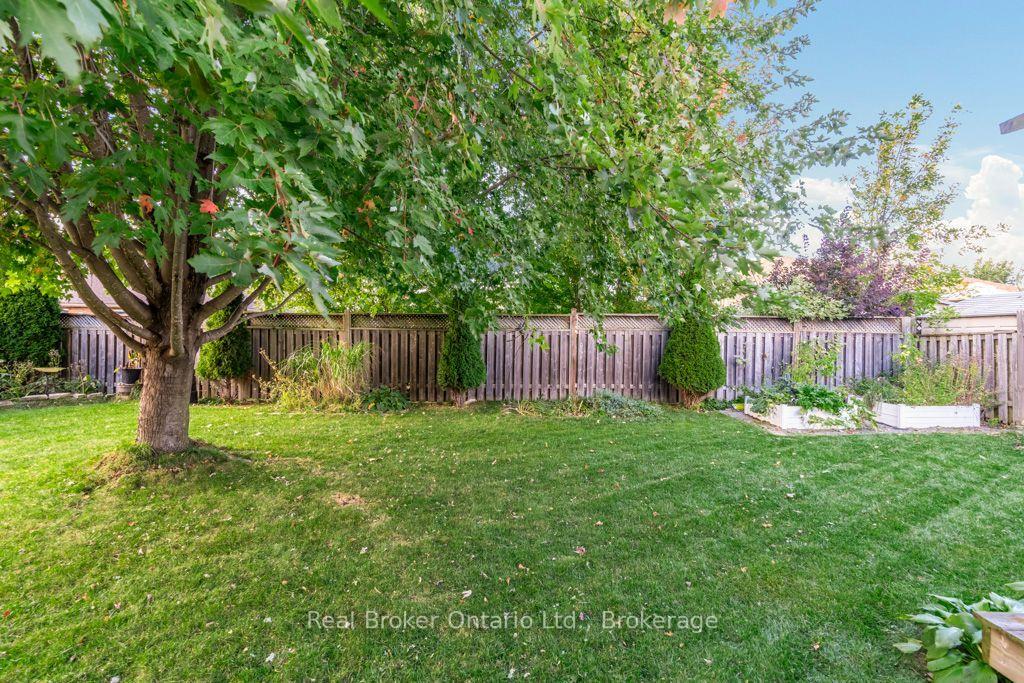 Photo 25 of 22 Burton Crescent, Springwater, Elmvale — HOMEH