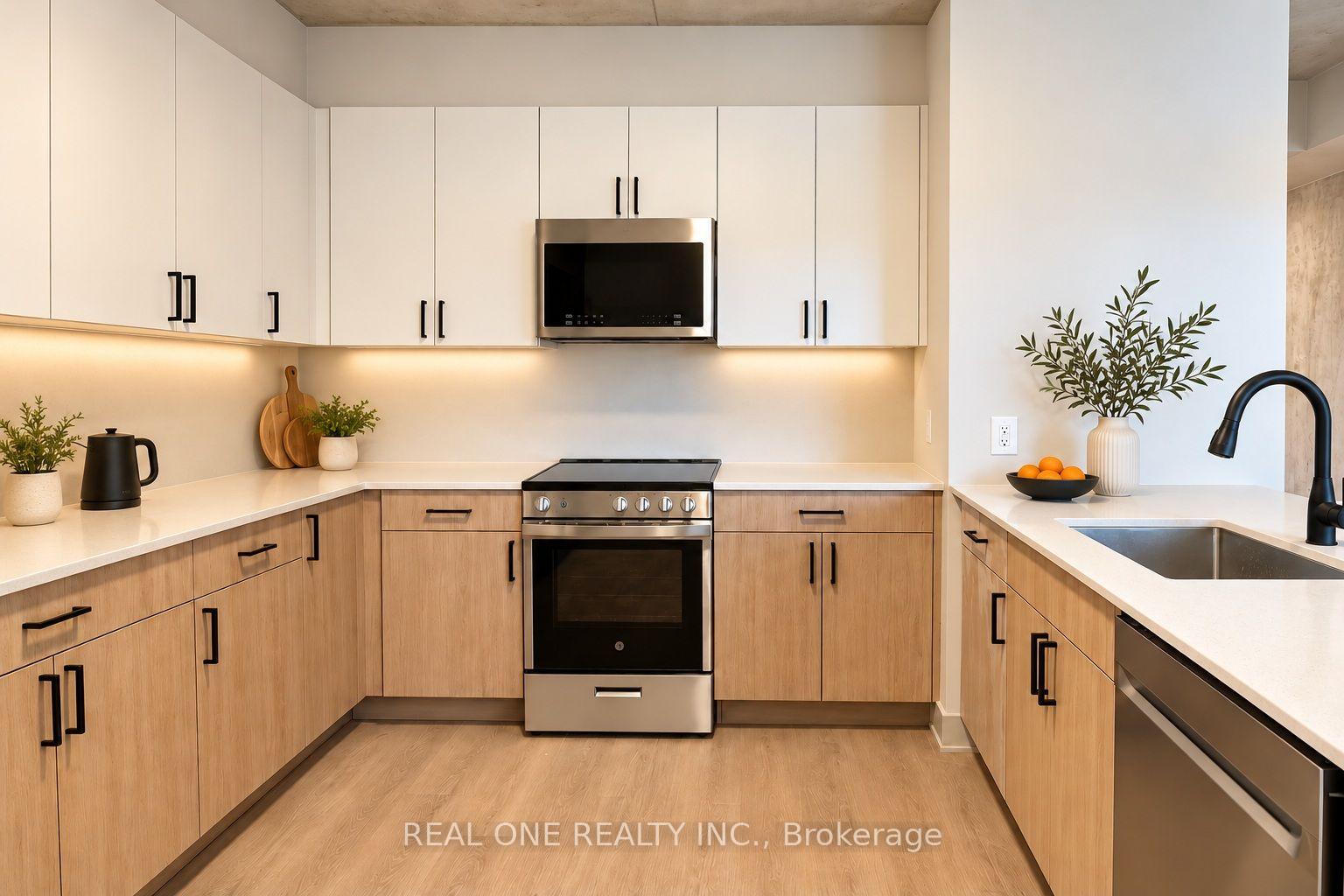 Photo 4 of Unit 511, 810 King Street W, Hamilton, Westdale — HOMEH