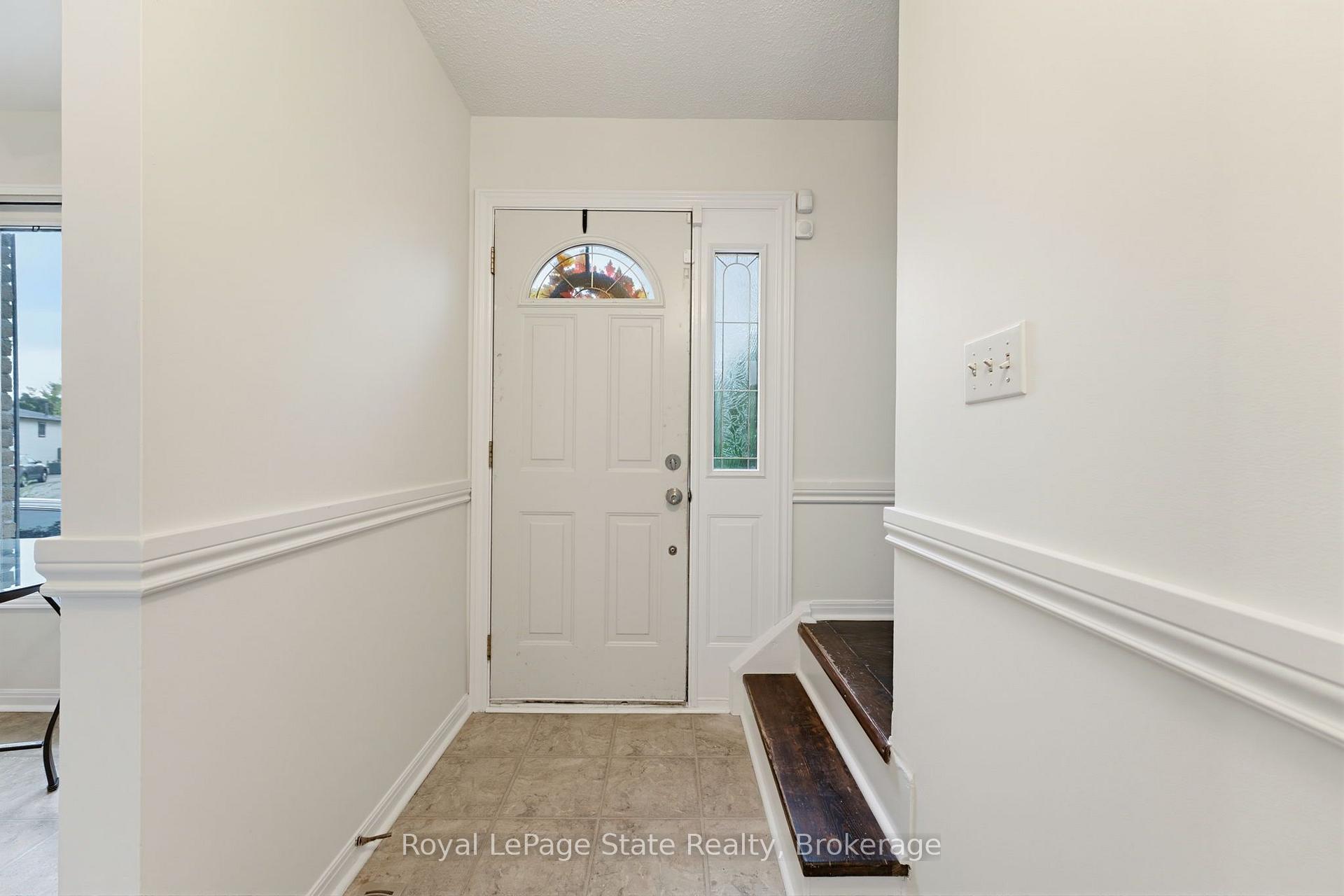 Photo 3 of 2324 Middlesmoor Crescent, Burlington, Brant Hills — HOMEH