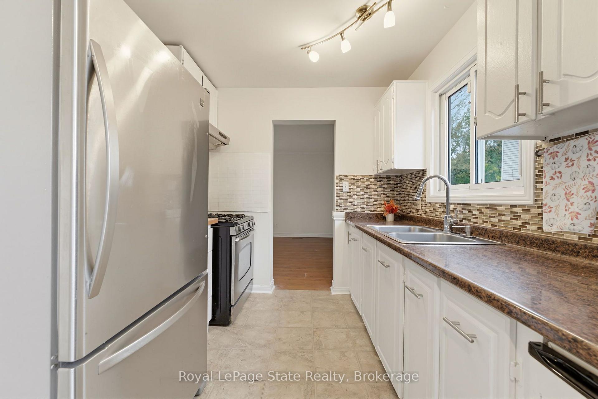 Photo 5 of 2324 Middlesmoor Crescent, Burlington, Brant Hills — HOMEH