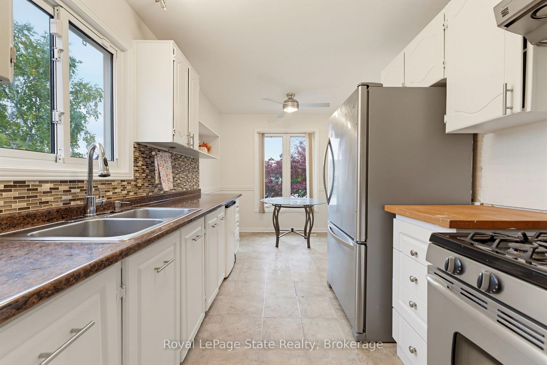 Photo 7 of 2324 Middlesmoor Crescent, Burlington, Brant Hills — HOMEH