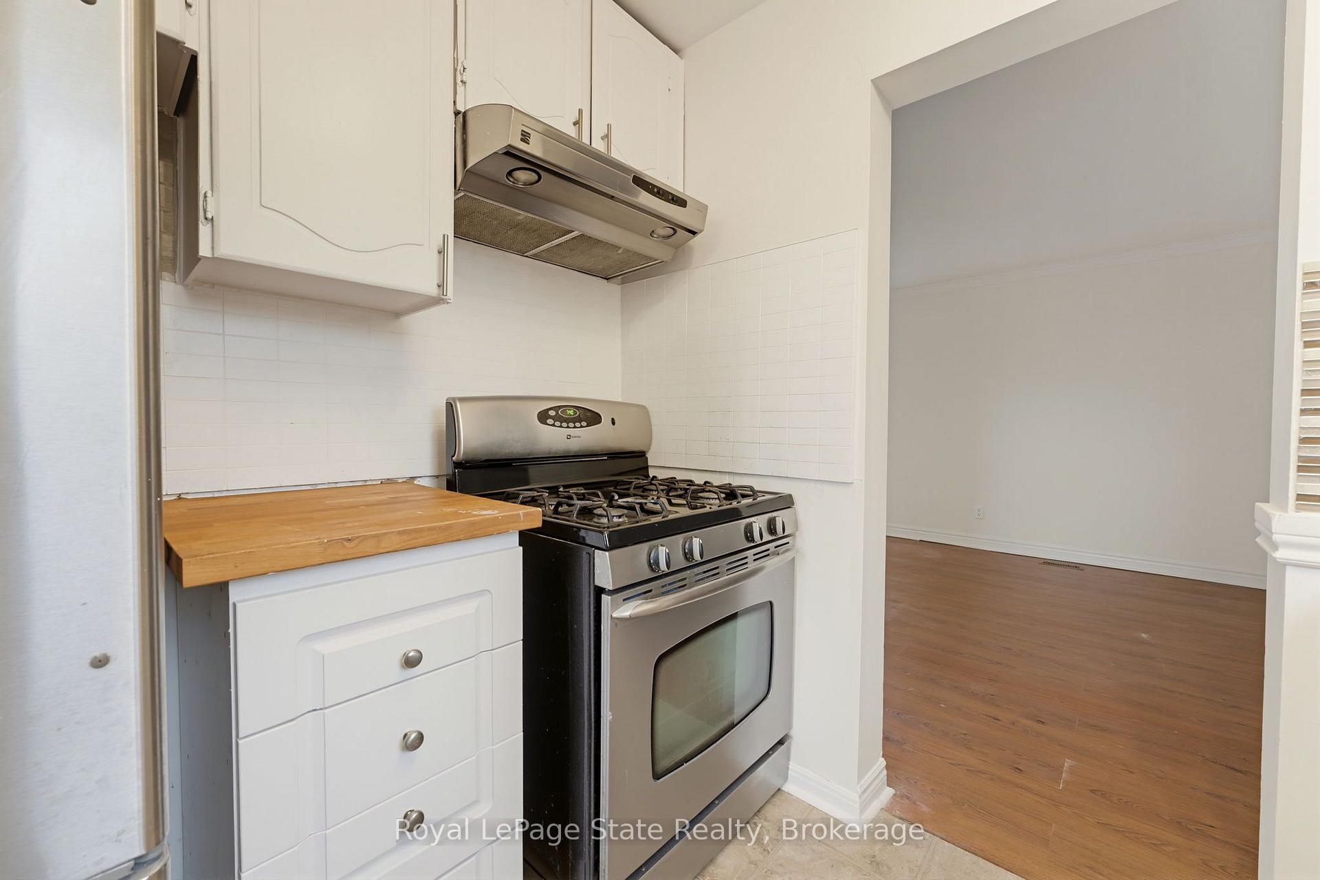 Photo 9 of 2324 Middlesmoor Crescent, Burlington, Brant Hills — HOMEH