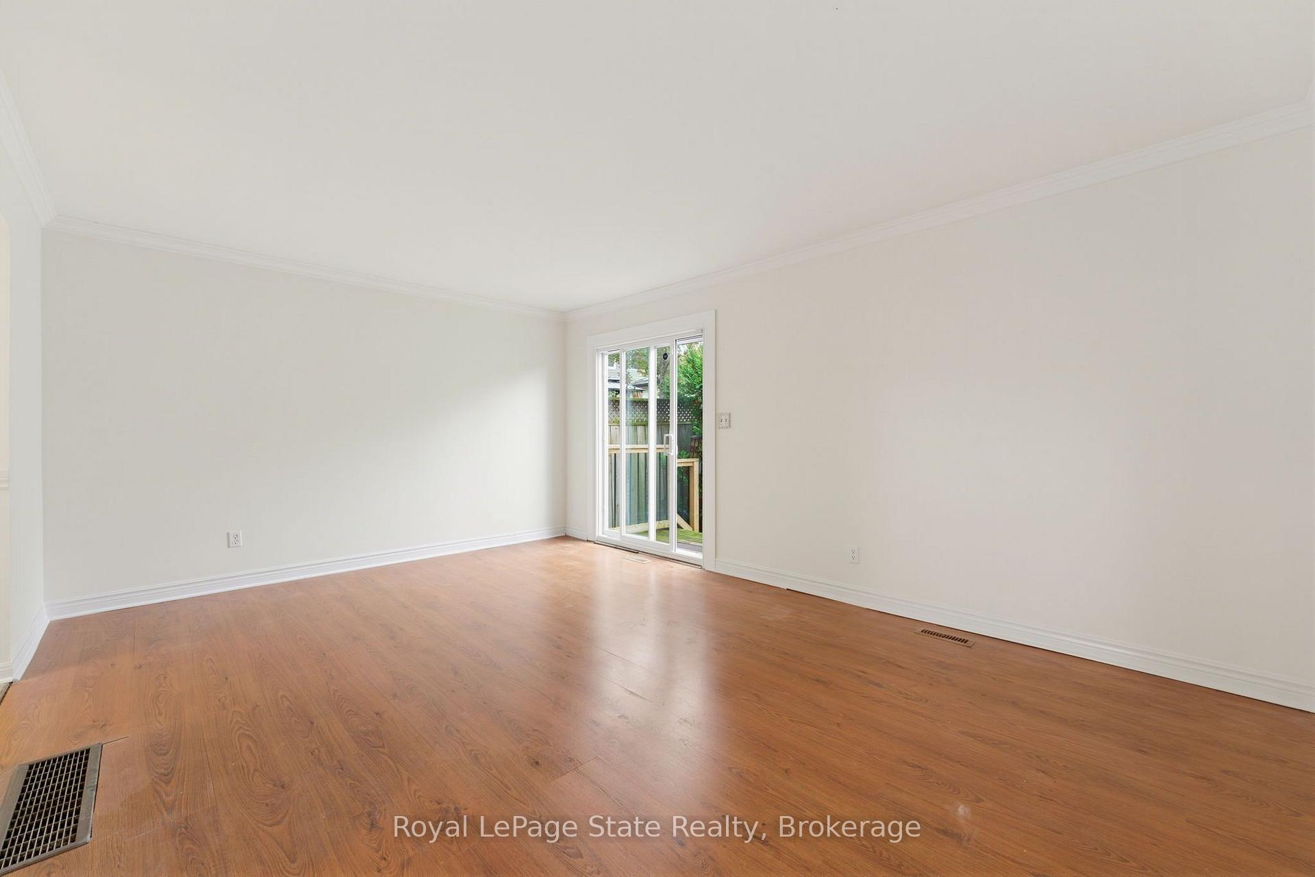 Photo 12 of 2324 Middlesmoor Crescent, Burlington, Brant Hills — HOMEH
