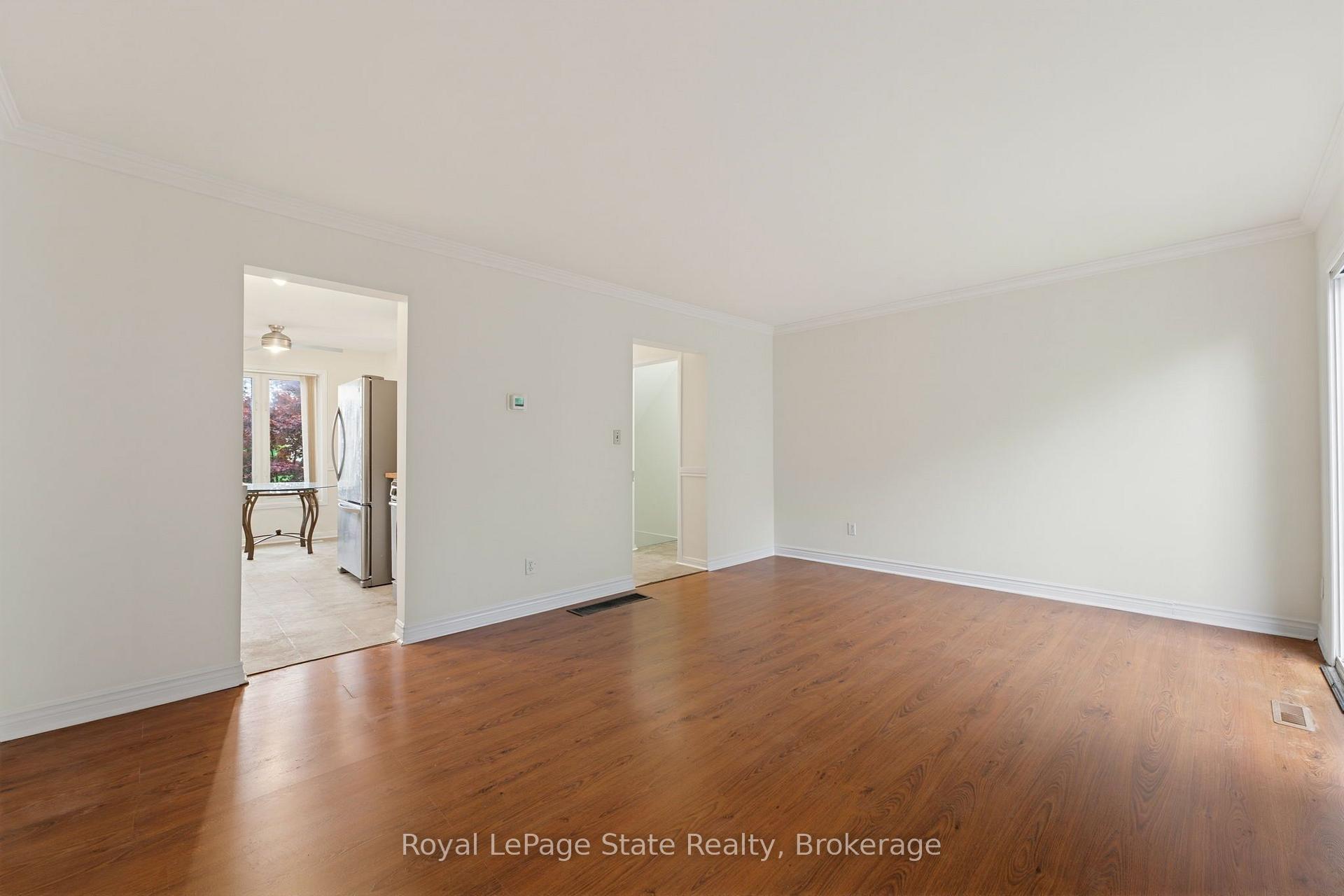 Photo 13 of 2324 Middlesmoor Crescent, Burlington, Brant Hills — HOMEH