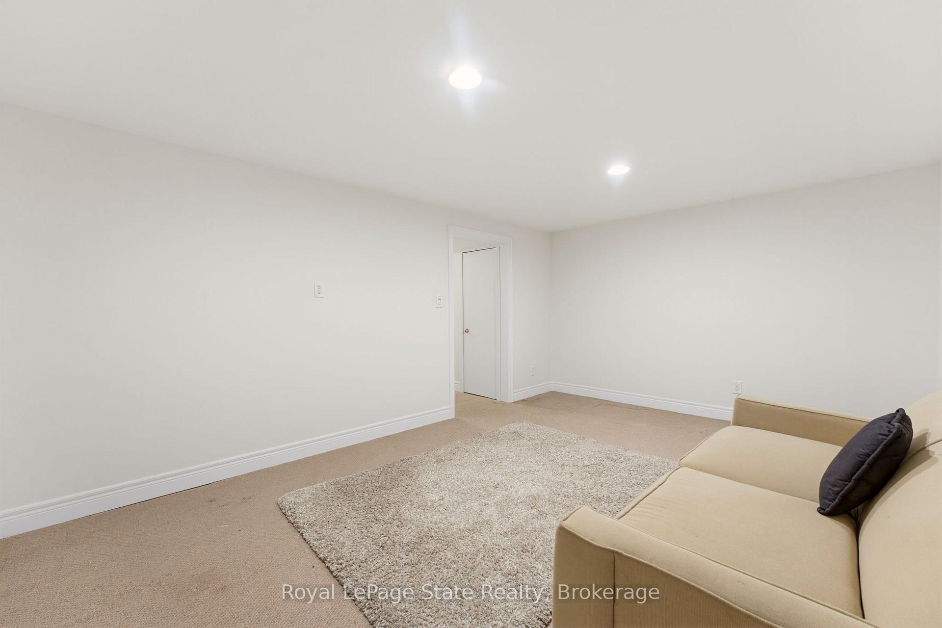 Photo 19 of 2324 Middlesmoor Crescent, Burlington, Brant Hills — HOMEH