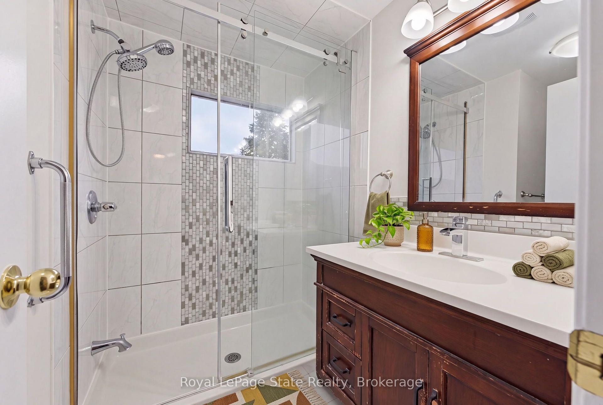 Photo 28 of 2324 Middlesmoor Crescent, Burlington, Brant Hills — HOMEH