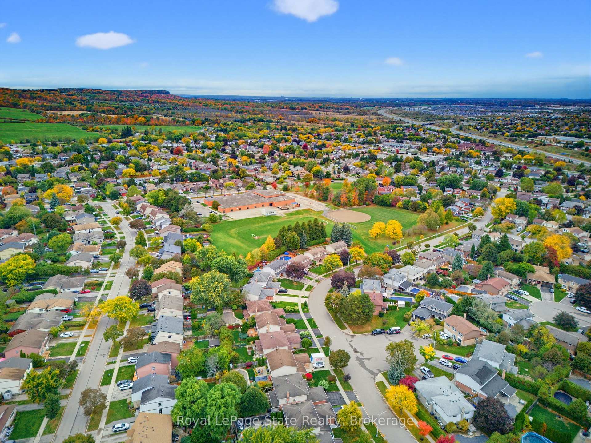 Photo 44 of 2324 Middlesmoor Crescent, Burlington, Brant Hills — HOMEH