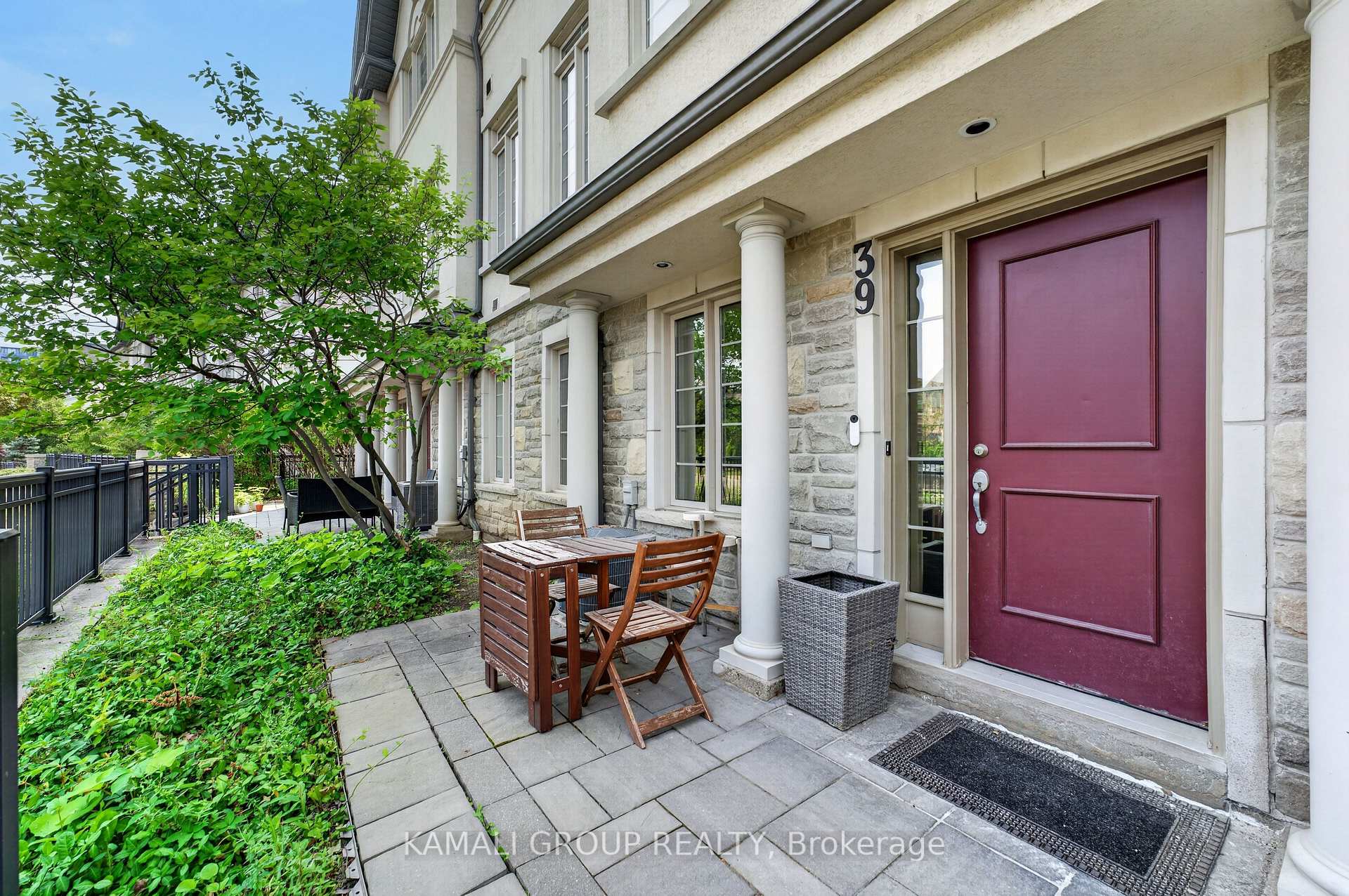 Photo 2 of 39 Beverley Glen Boulevard, Vaughan, Beverley Glen — HOMEH