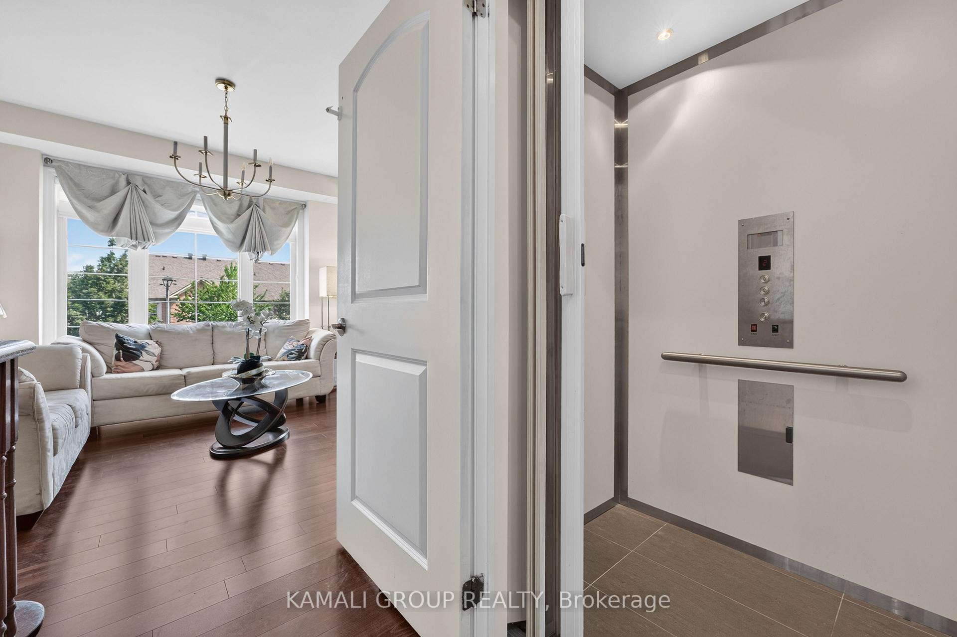 Photo 8 of 39 Beverley Glen Boulevard, Vaughan, Beverley Glen — HOMEH