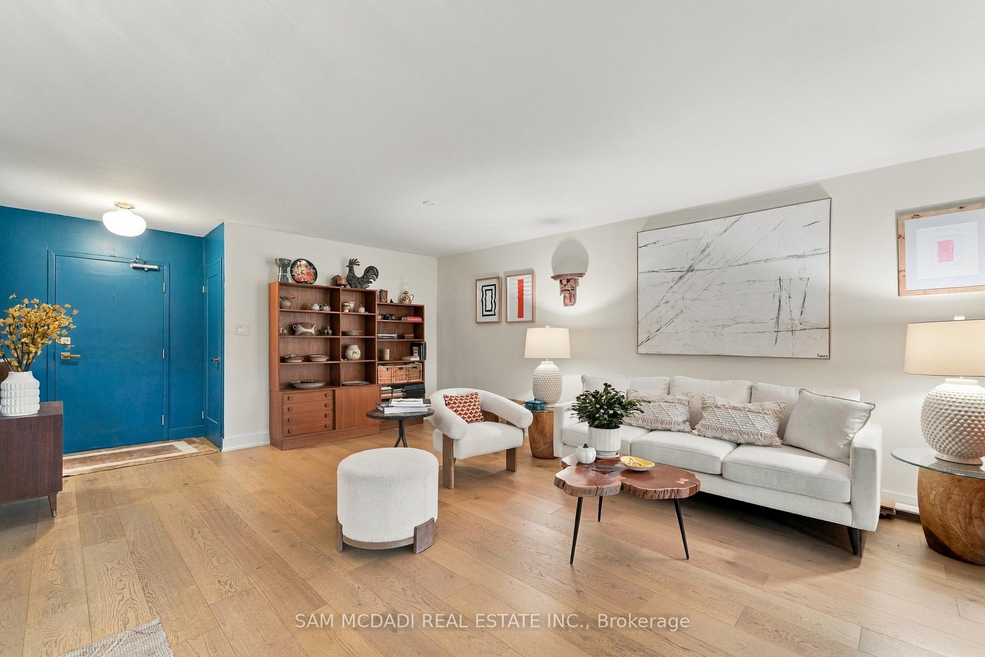 Photo 5 of Unit 206, 812 Burnhamthorpe Road, Etobicoke, Markland Wood — HOMEH