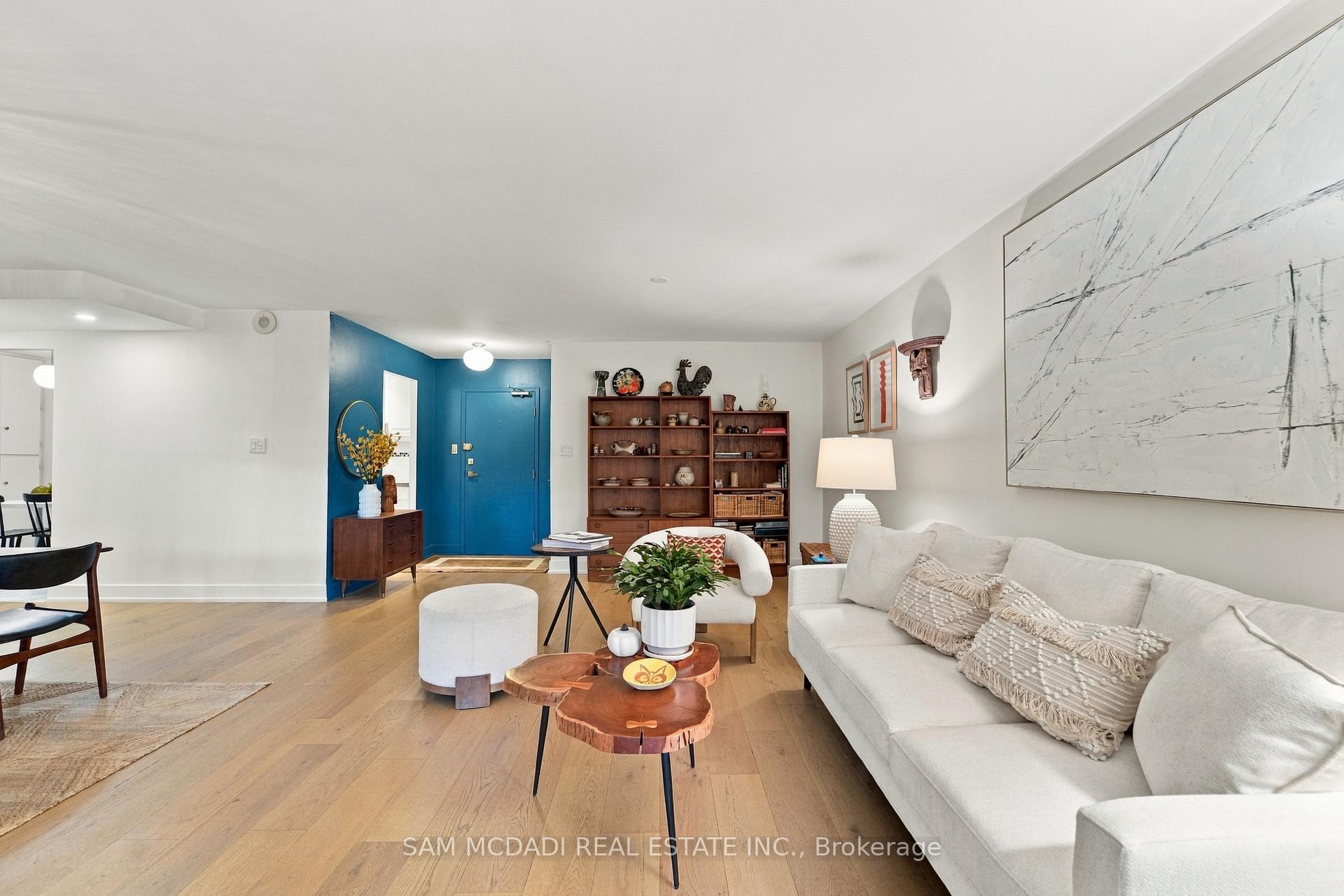 Photo 6 of Unit 206, 812 Burnhamthorpe Road, Etobicoke, Markland Wood — HOMEH