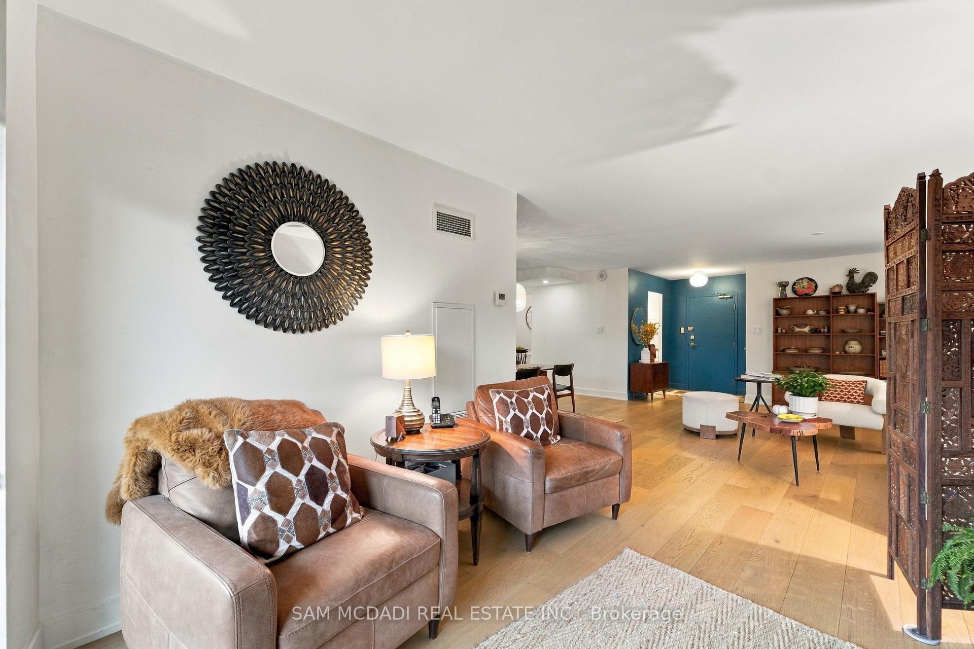 Photo 9 of Unit 206, 812 Burnhamthorpe Road, Etobicoke, Markland Wood — HOMEH