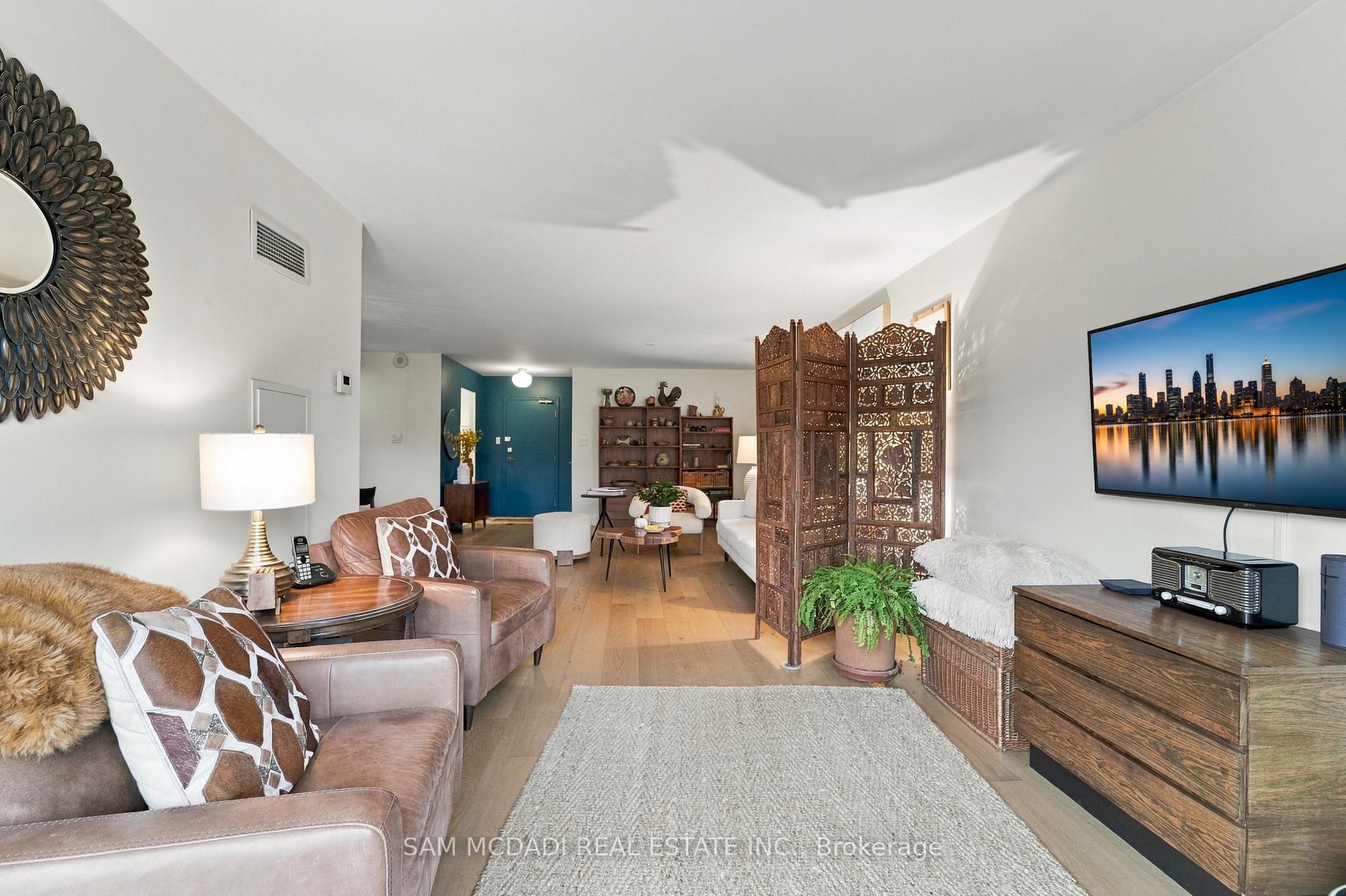 Photo 10 of Unit 206, 812 Burnhamthorpe Road, Etobicoke, Markland Wood — HOMEH