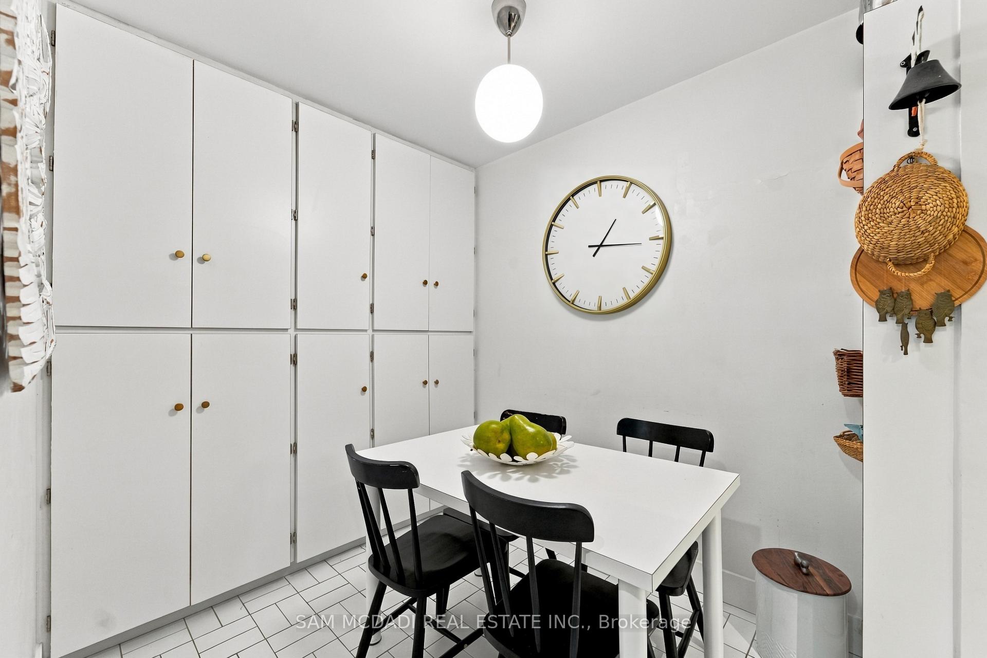 Photo 18 of Unit 206, 812 Burnhamthorpe Road, Etobicoke, Markland Wood — HOMEH