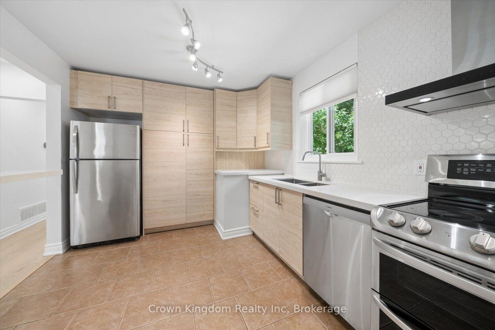 Photo 18 of Unit Main, 20 Lyncroft Drive, Scarborough, Guildwood — HOMEH