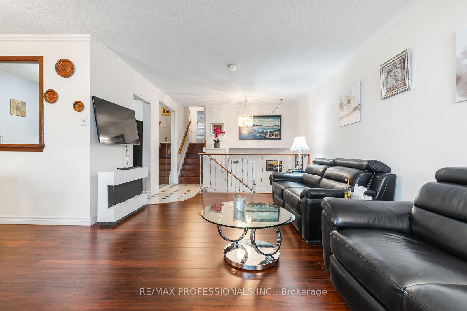 Photo 3 of Unit PH30, 300 Mill Road, Etobicoke, Markland Wood — HOMEH