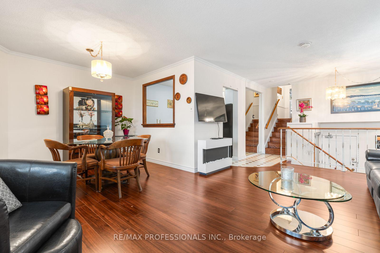 Photo 6 of Unit PH30, 300 Mill Road, Etobicoke, Markland Wood — HOMEH