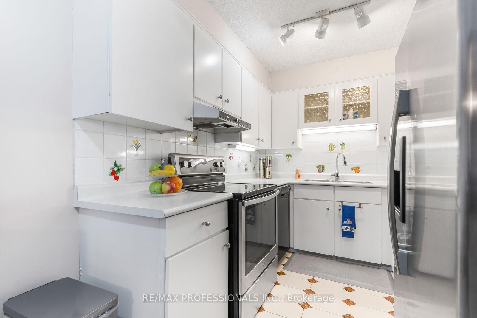 Photo 9 of Unit PH30, 300 Mill Road, Etobicoke, Markland Wood — HOMEH