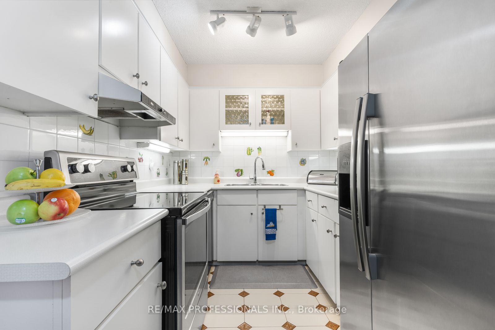 Photo 10 of Unit PH30, 300 Mill Road, Etobicoke, Markland Wood — HOMEH