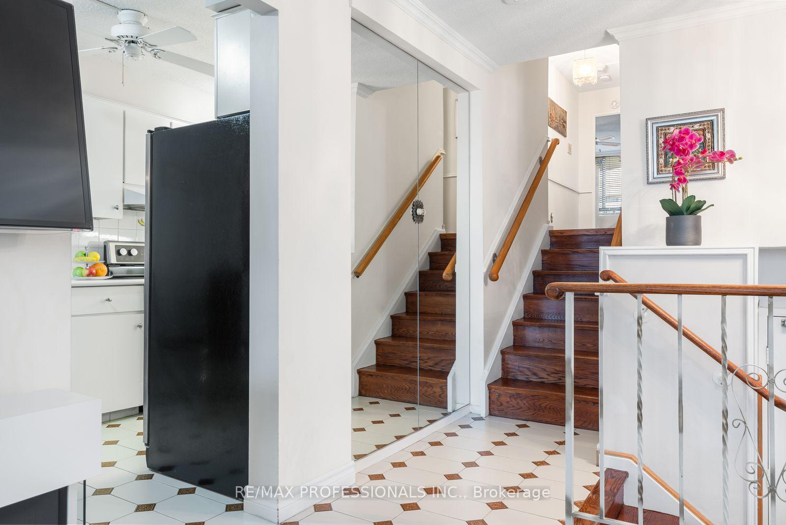 Photo 13 of Unit PH30, 300 Mill Road, Etobicoke, Markland Wood — HOMEH