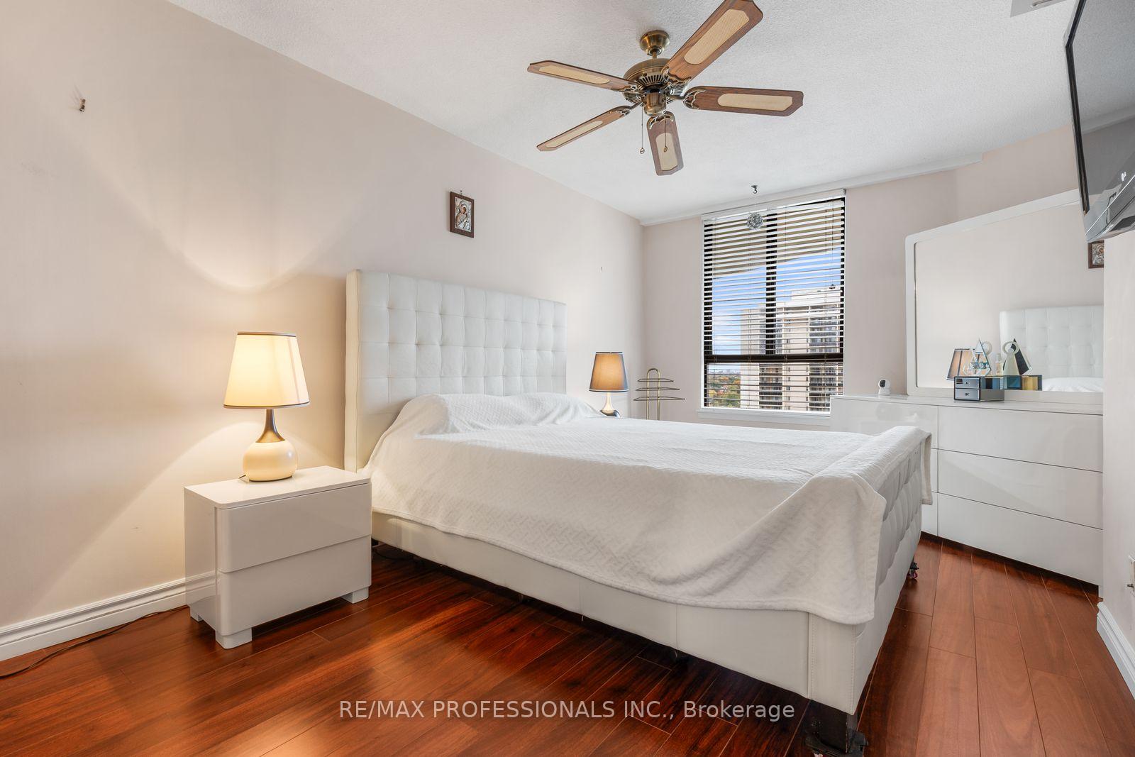 Photo 14 of Unit PH30, 300 Mill Road, Etobicoke, Markland Wood — HOMEH