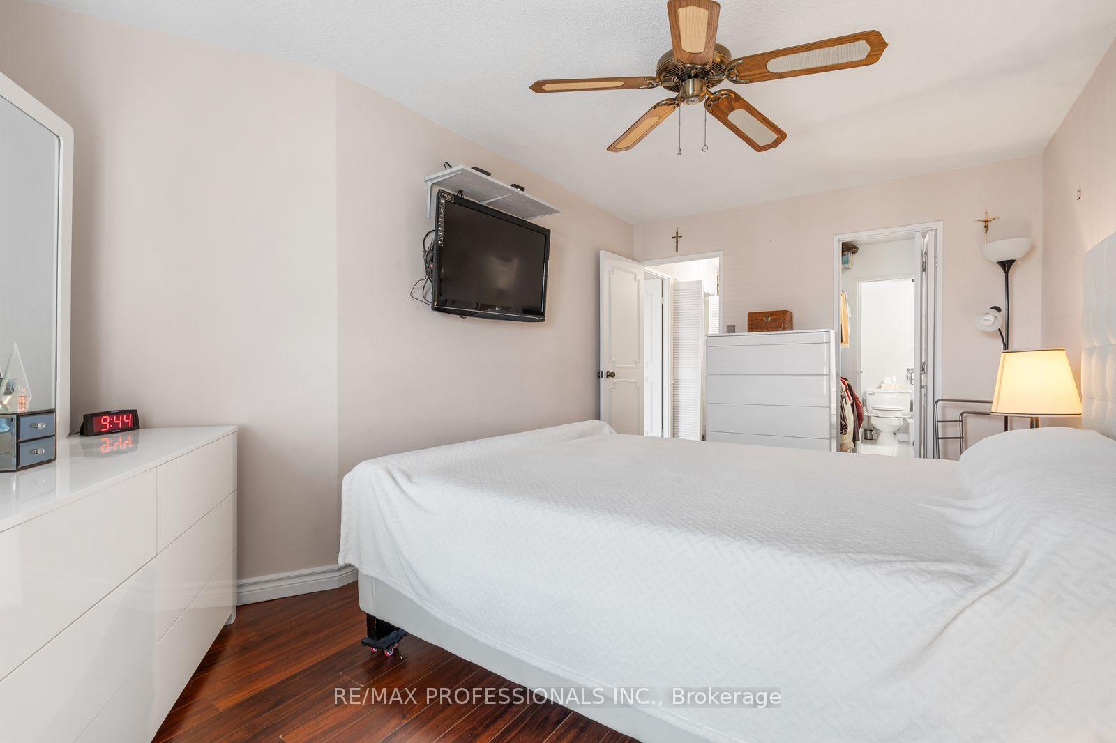 Photo 16 of Unit PH30, 300 Mill Road, Etobicoke, Markland Wood — HOMEH