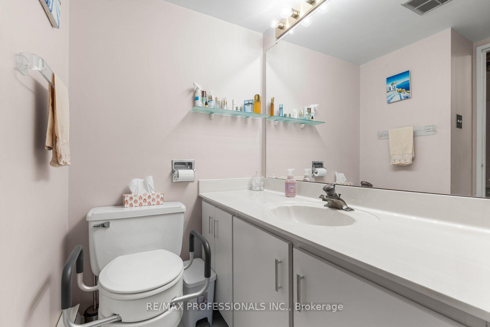 Photo 18 of Unit PH30, 300 Mill Road, Etobicoke, Markland Wood — HOMEH
