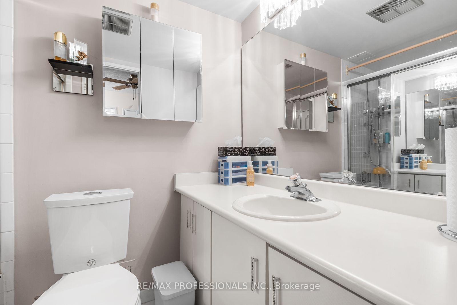 Photo 21 of Unit PH30, 300 Mill Road, Etobicoke, Markland Wood — HOMEH