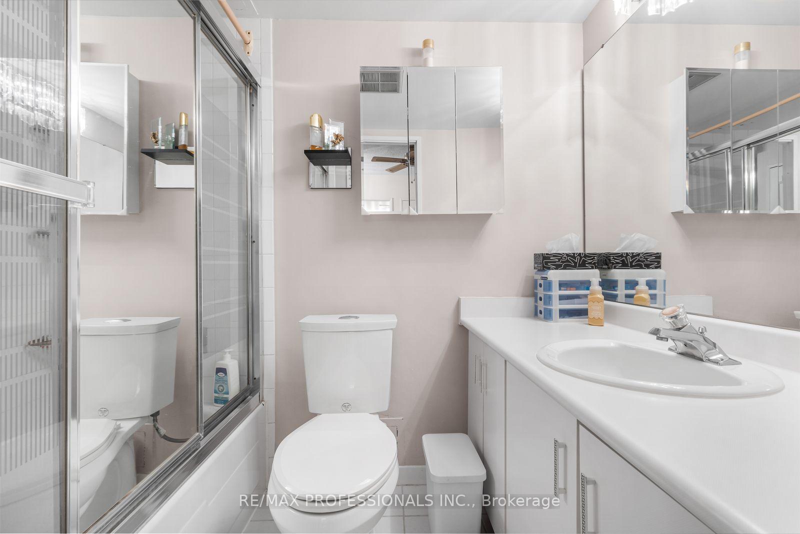 Photo 22 of Unit PH30, 300 Mill Road, Etobicoke, Markland Wood — HOMEH