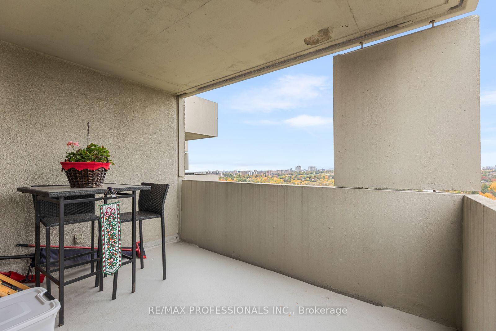 Photo 24 of Unit PH30, 300 Mill Road, Etobicoke, Markland Wood — HOMEH