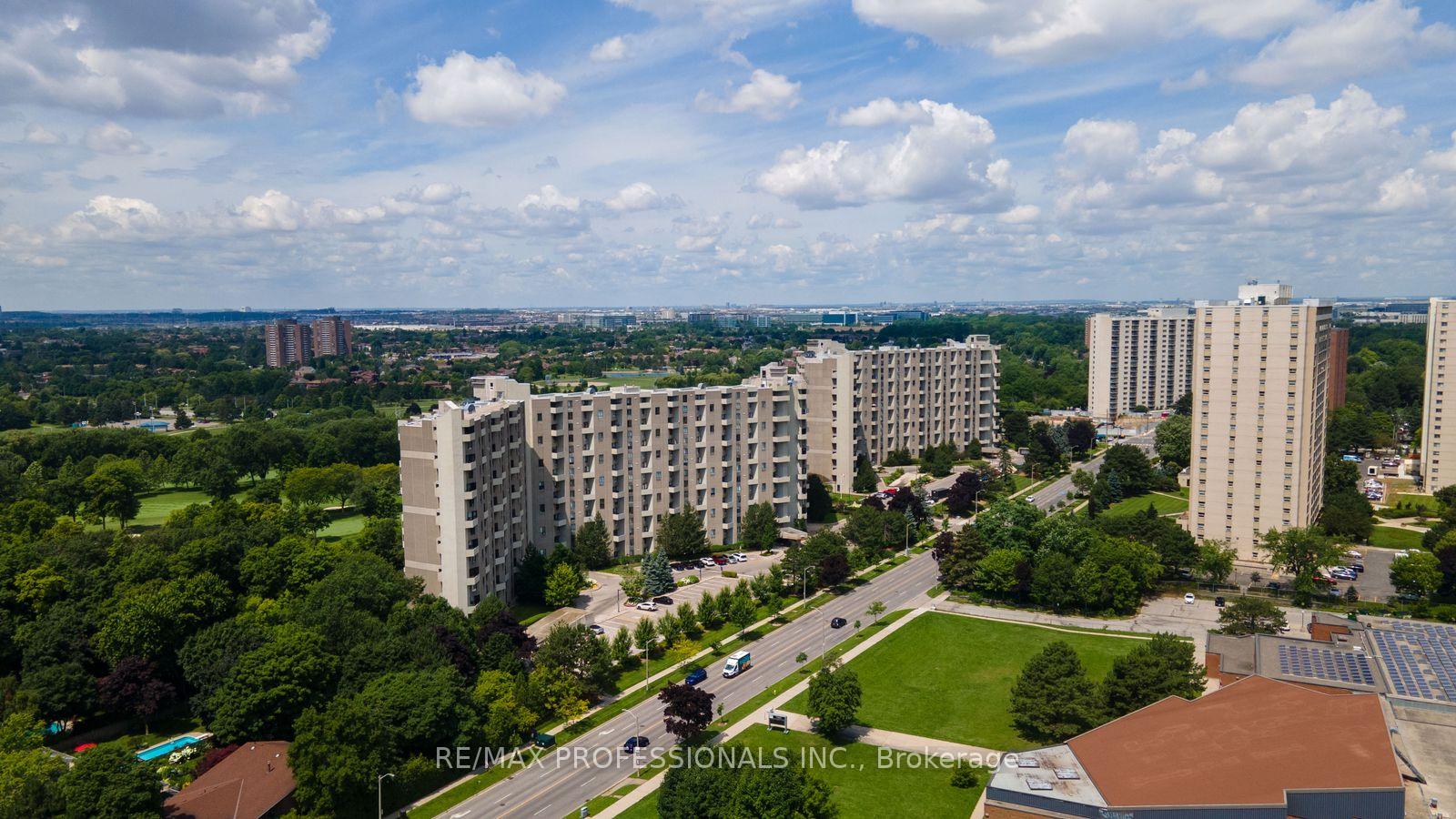 Photo 27 of Unit PH30, 300 Mill Road, Etobicoke, Markland Wood — HOMEH
