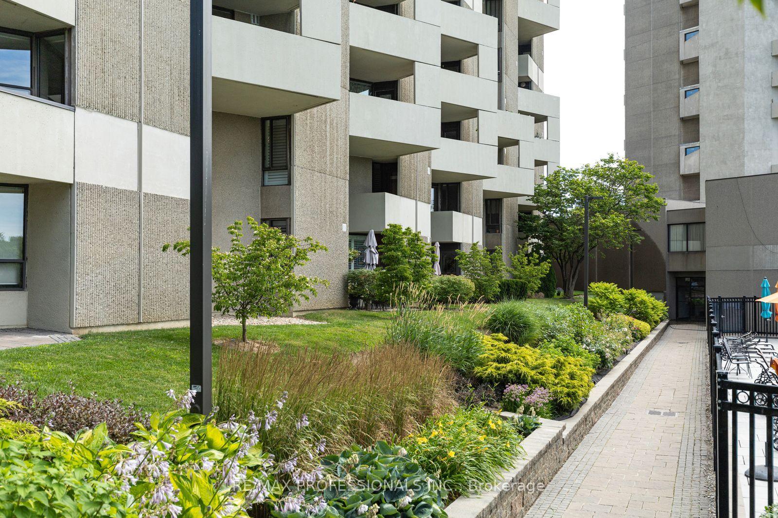 Photo 28 of Unit PH30, 300 Mill Road, Etobicoke, Markland Wood — HOMEH