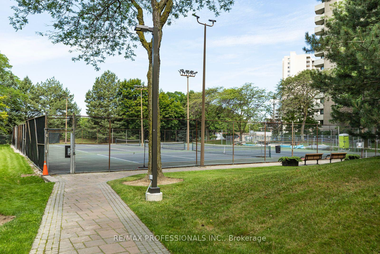 Photo 30 of Unit PH30, 300 Mill Road, Etobicoke, Markland Wood — HOMEH