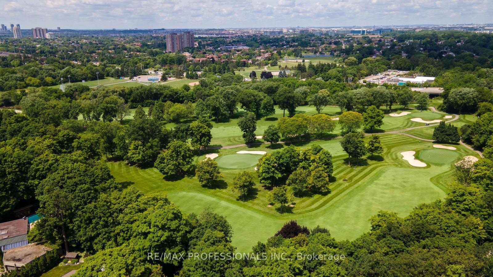 Photo 37 of Unit PH30, 300 Mill Road, Etobicoke, Markland Wood — HOMEH