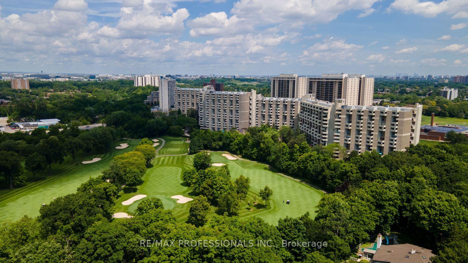 Photo 39 of Unit PH30, 300 Mill Road, Etobicoke, Markland Wood — HOMEH