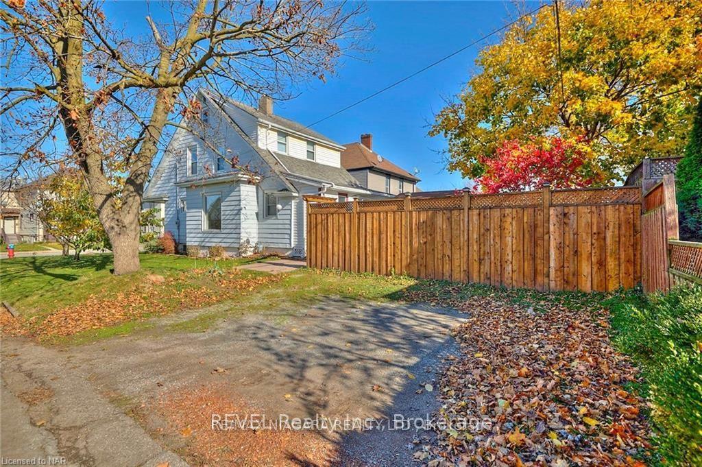 Photo 4 of 4744 Jepson Street, Niagara Falls, Downtown — HOMEH