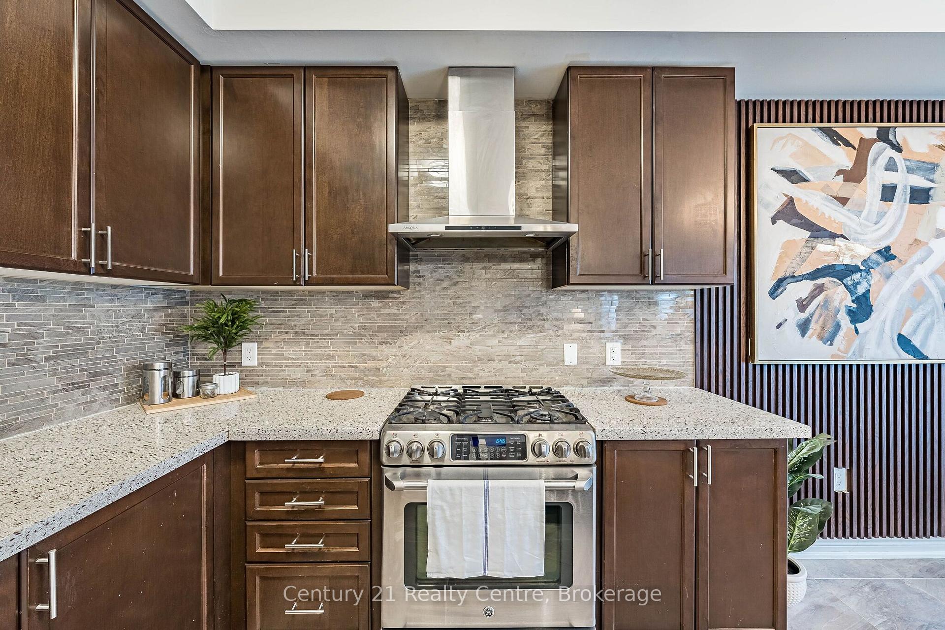 Photo 28 of 355 Royal West Drive W, Brampton, Credit Valley — HOMEH