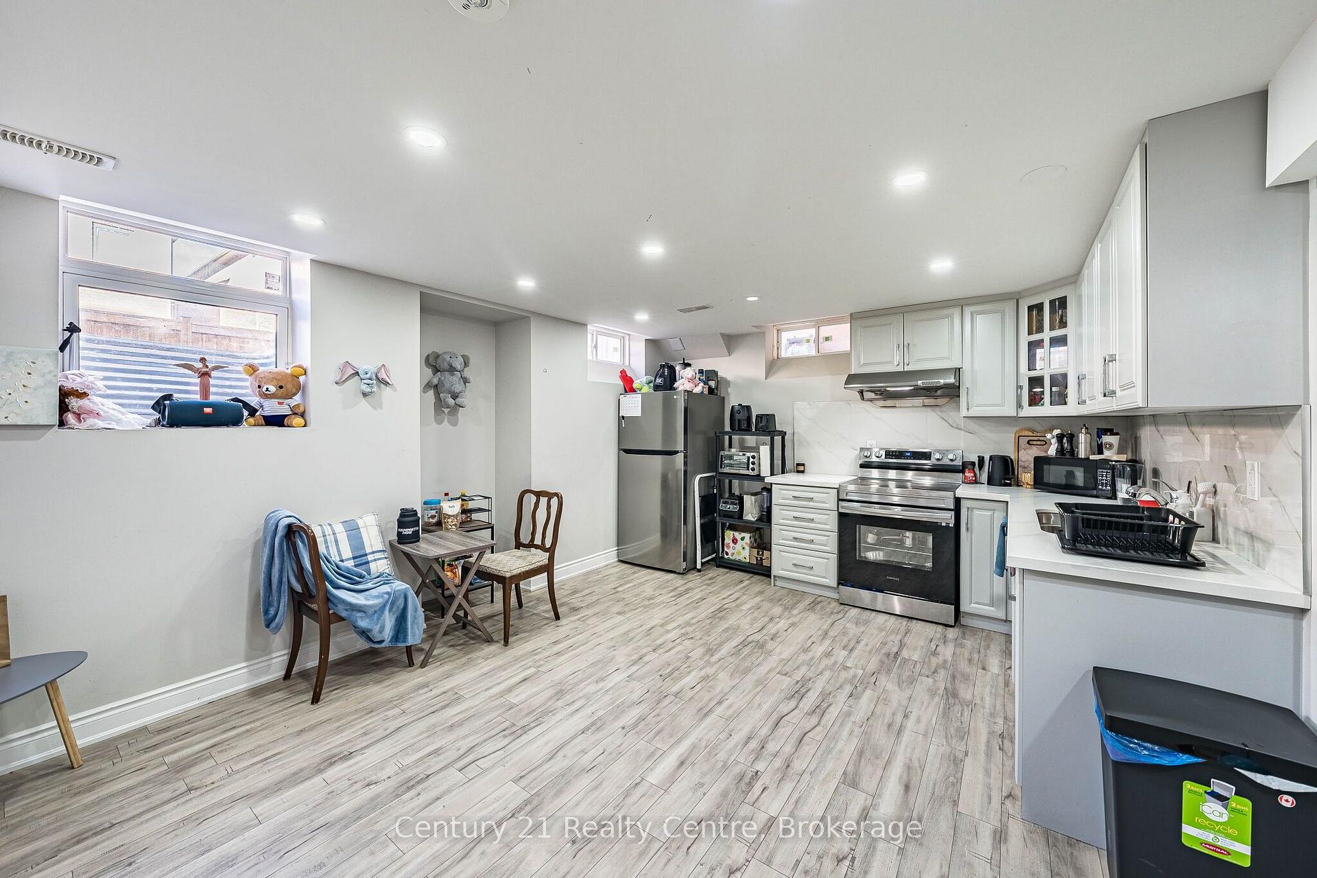 Photo 65 of 355 Royal West Drive W, Brampton, Credit Valley — HOMEH