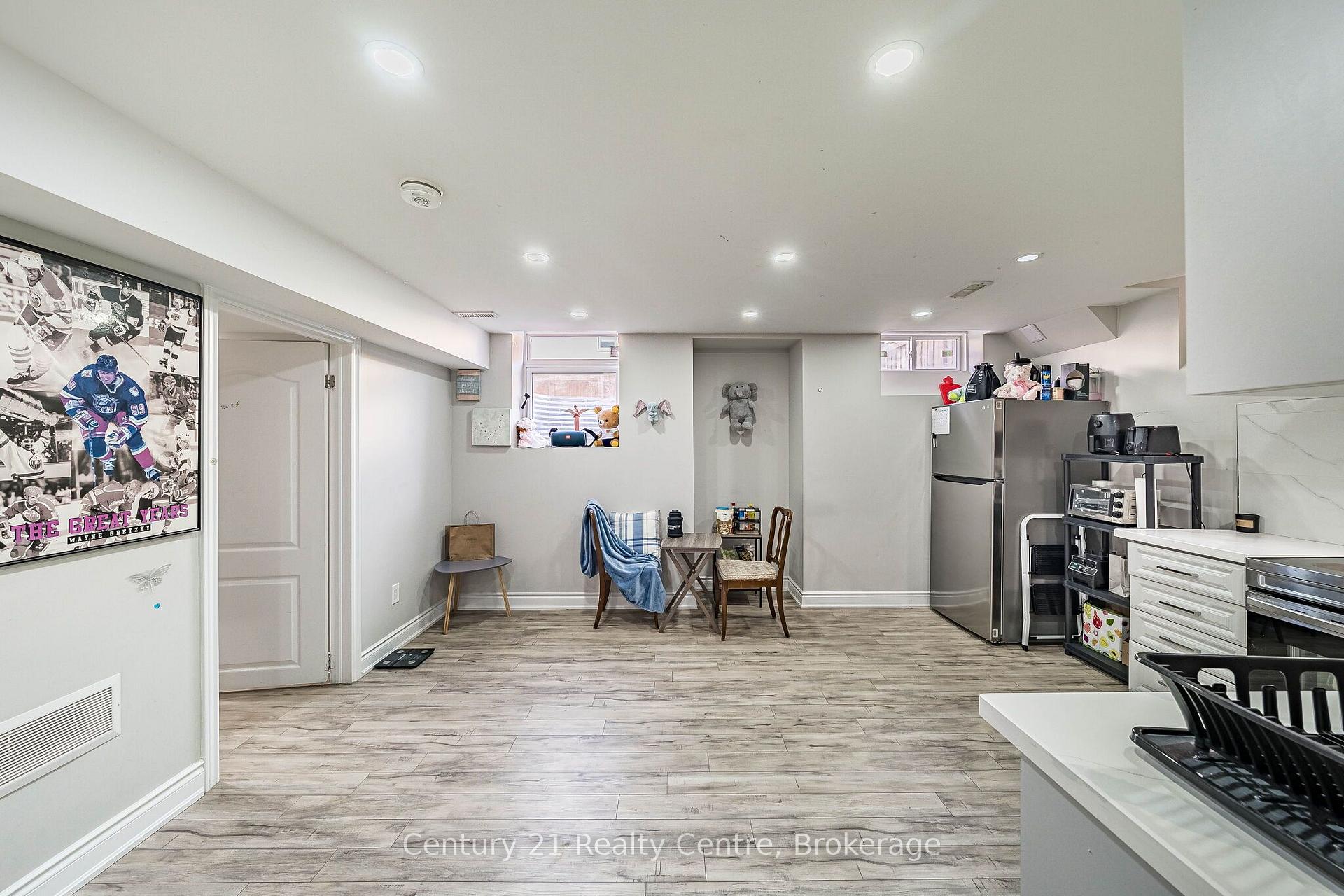 Photo 66 of 355 Royal West Drive W, Brampton, Credit Valley — HOMEH