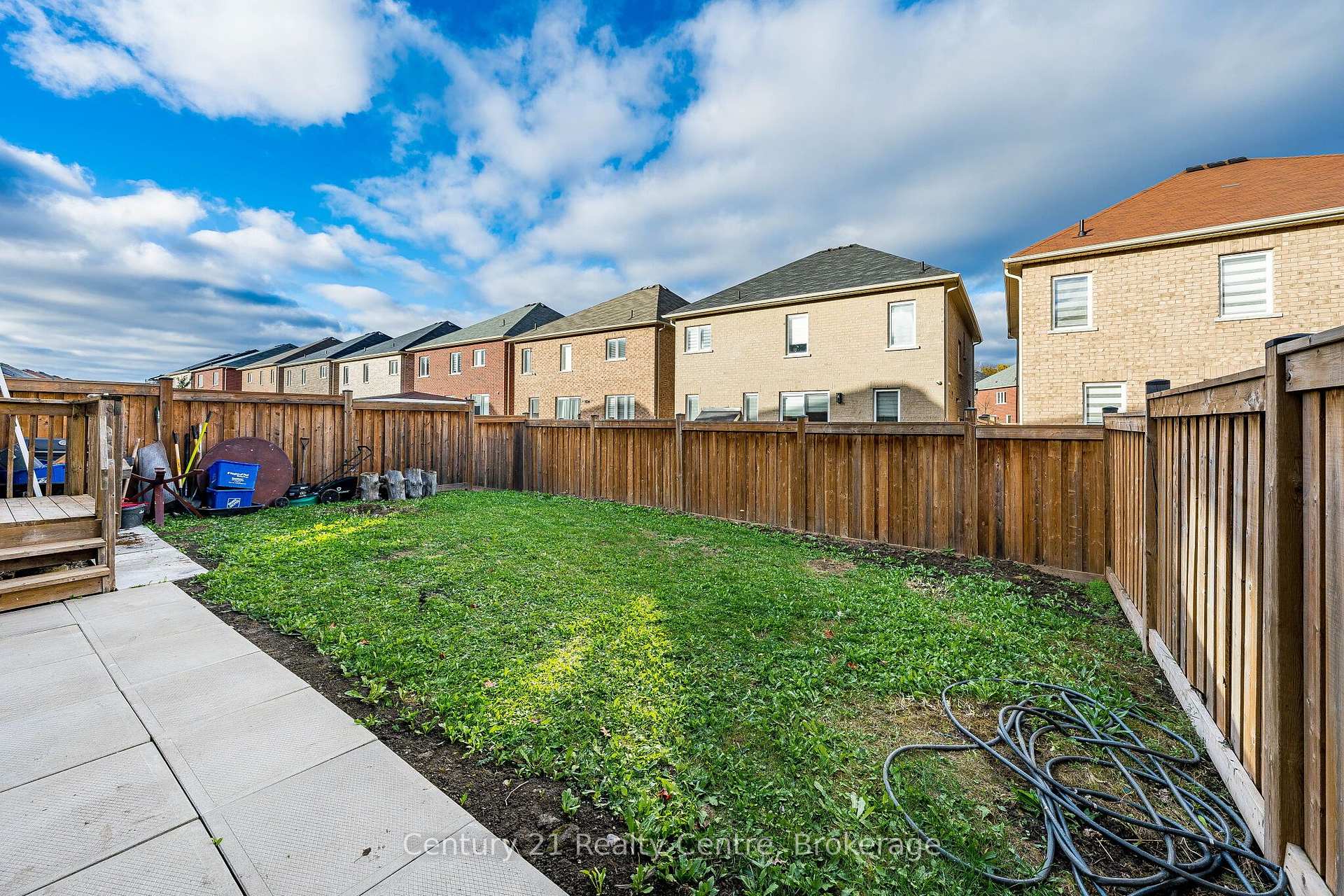 Photo 74 of 355 Royal West Drive W, Brampton, Credit Valley — HOMEH