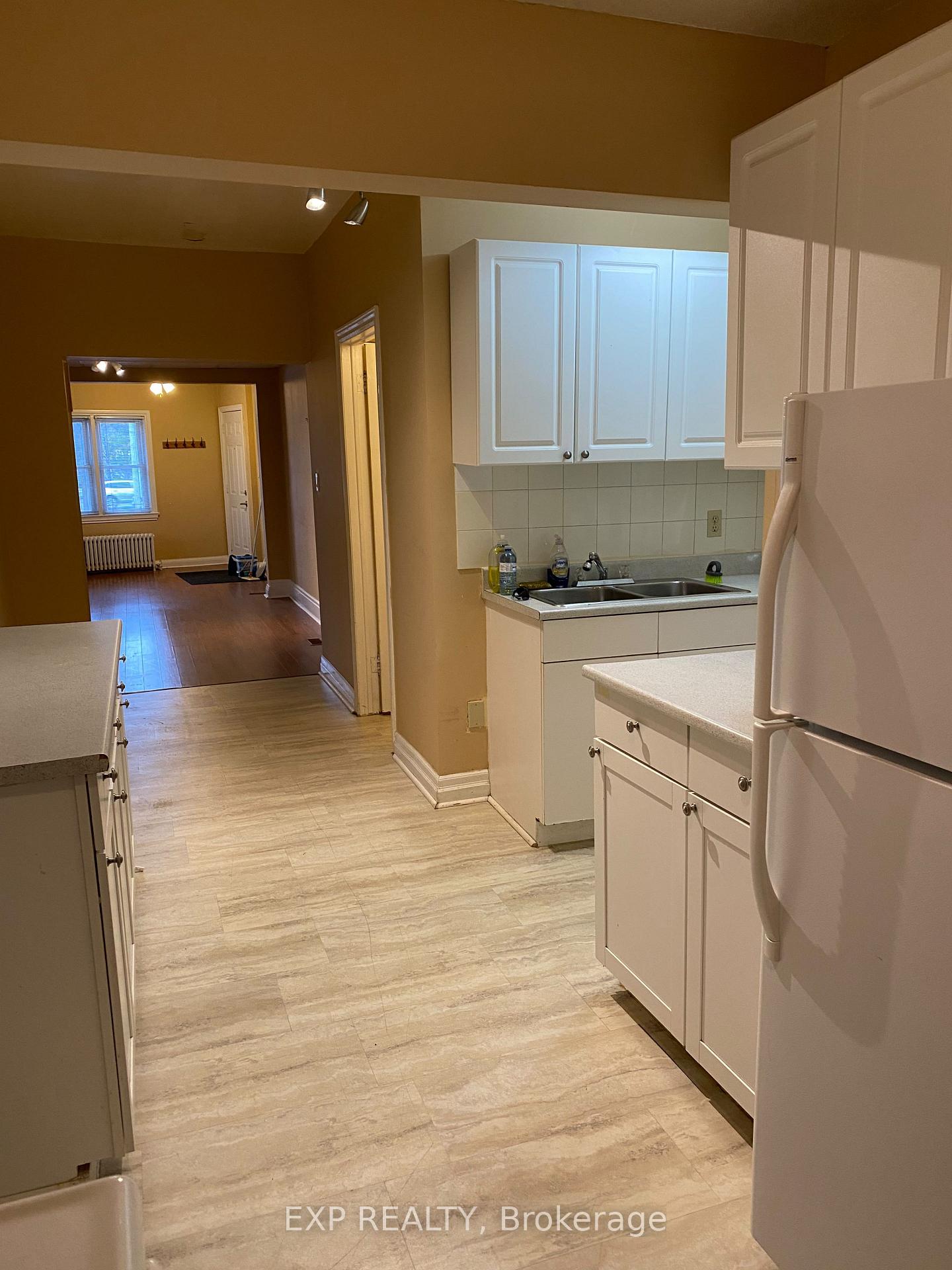 Photo 4 of Unit #WEST, 1ST, 2 South Drive, St. Catharines, Old Glenridge — HOMEH