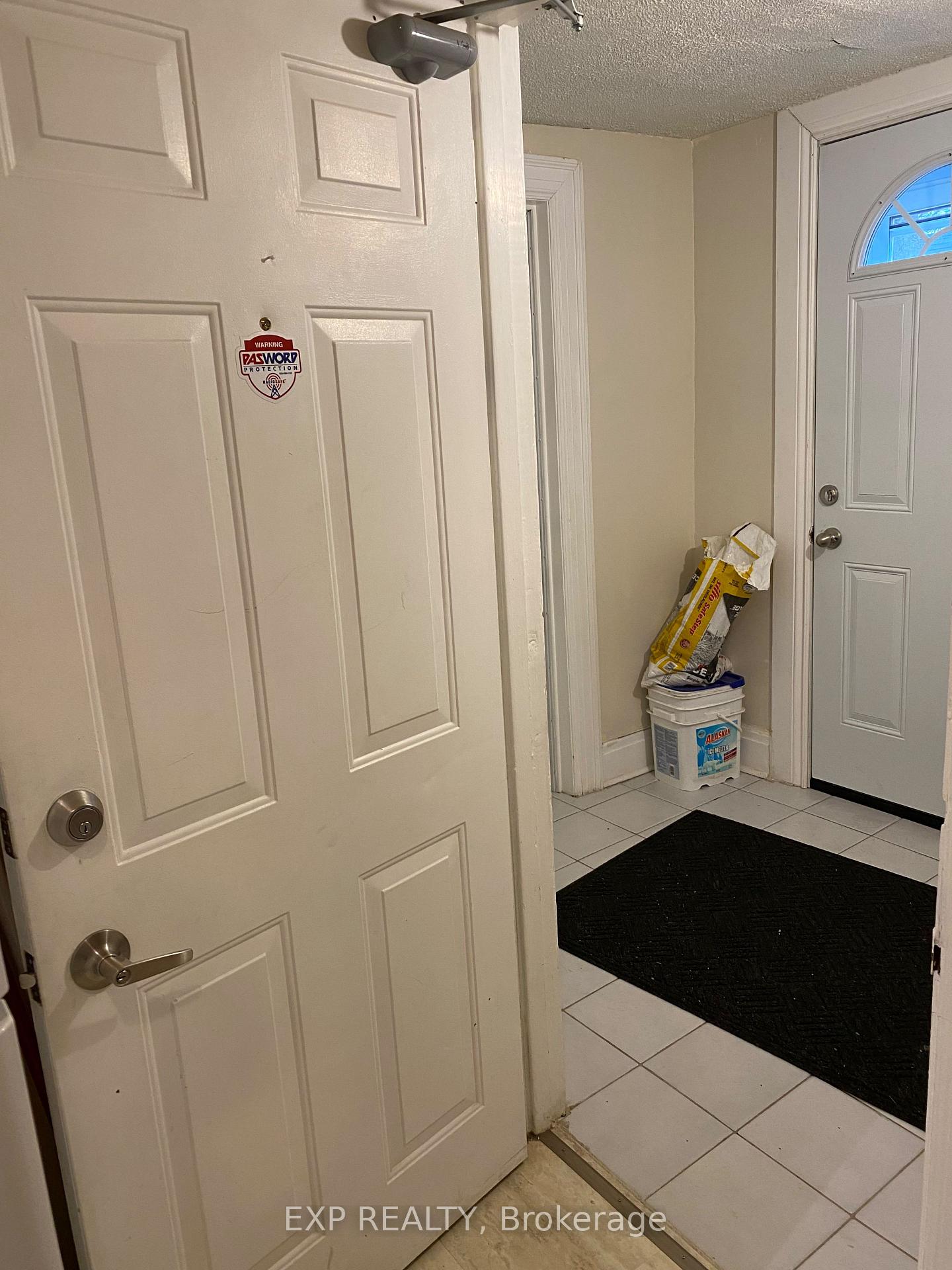 Photo 10 of Unit #WEST, 1ST, 2 South Drive, St. Catharines, Old Glenridge — HOMEH